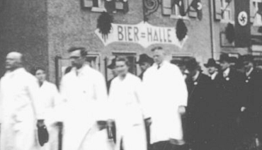 Teilnahme des Anstaltspersonals am Festumzug zum 1. Mai 1938 in Zwiefalten. Archiv ZfP Südwürttemberg Zwiefalten