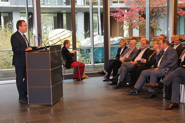 Prof. Dr. Gerald Maier würdigte Hochstuhls Engagement für das Staatsarchiv Freiburg