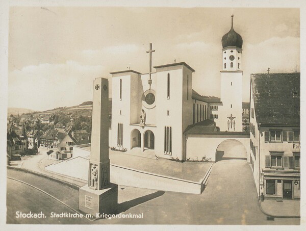 Stadtkirche mit Kriegerdenkmal in Stockach <br> GlA Karlsruhe F-S Postkarten_829