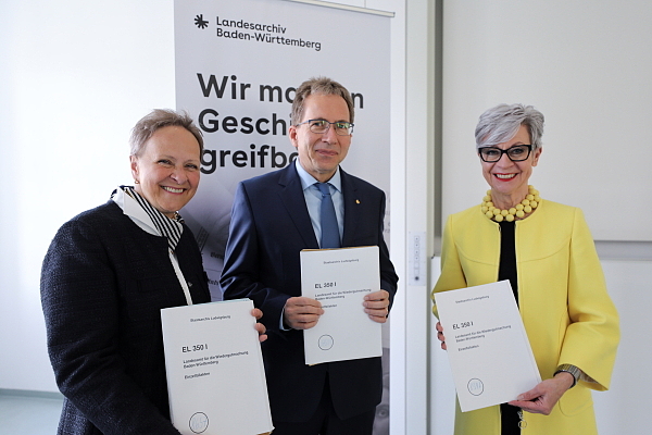 Eva-Maria Meyer (BMF), Gerald Maier (LABW) und Sabine Brünger-Weilandt (FIZ Karlsruhe) bei einer gemeinsamen Veranstaltung im Staatsarchiv Ludwigsburg