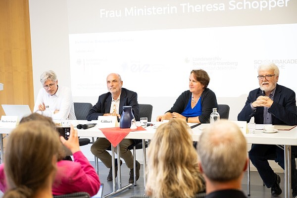 Schülerakademie Karlsruhe; Projekt NS-Unrecht; Ministerin Theresia Schopper; 600x400px